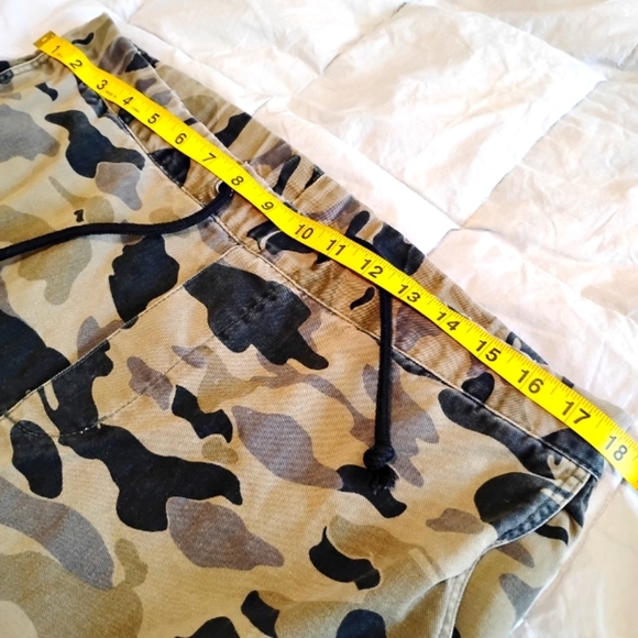 Divided | Woman's Camouflage Ankle Pants | Size 30 - Picture 6 of 15